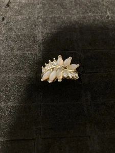 Vintage Uncas Ring Size 7.75 White Faux Opal Rhinestone Cluster Gold Tone Band - Picture 1 of 8