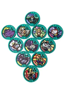 LOT DE 11 MEDAILLONS COULEUR VERTE DIVERS MODELES YO-KAI WATCH HASBRO - Imagen 1 de 2