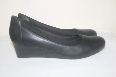 Clarks Collection Black Leather Size 8-1/2 M Women's Wedge Pumps Shoes Slip On - Image 1 of 4