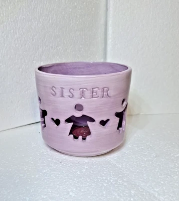 Candelabro Hermana Púrpura 4" x 4 1/2" x 3 1/2" con Vela Votiva Foto 1 de 4