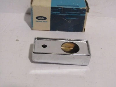 74 LINCOLN CONTINENCIAL PUERTA TIRADOR RETENEDOR NOS Foto 1 de 4
