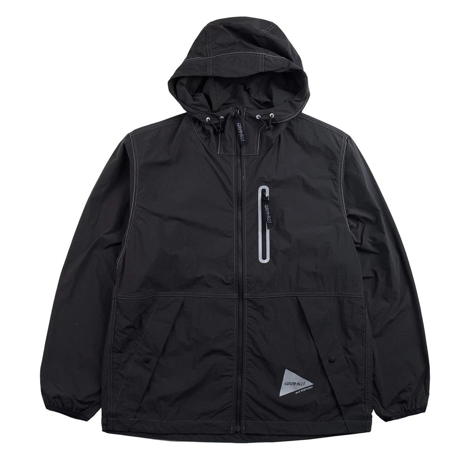 Chaqueta de nailon cepillado Gramicci x And Wander carbón Foto 1 de 4