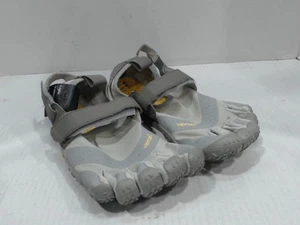 UsatoMolto buono - Vibram Uomo FiveFingers V-Aqua, Grigio, 43 EU / 9.5-10 US - Foto 1 di 5
