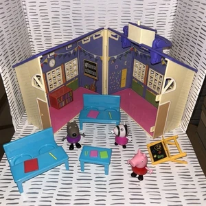 Peppa Pig's Deluxe School House Complete Playset Madame Gazelle Zoe Peppa HTF - Picture 1 of 7
