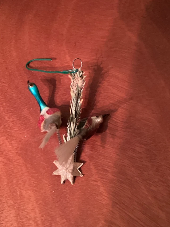 RARO ANTIGUO Doble Pavo Real con Árbol de Papel entre Pájaros Adorno de Navidad Foto 1 de 4