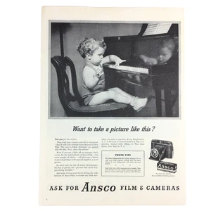1946 Ansco Filmkamera 40er VINTAGE DRUCKANZEIGE Baby Kleinkind Junge Kind spielt Klavier - Bild 1 von 1