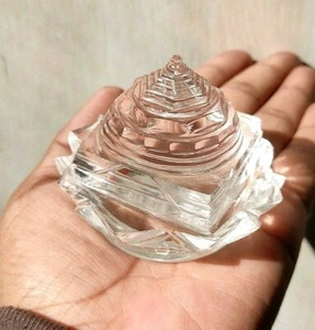 Crystal Sphatik Shri Shree Yantra - Crystal Sumeru Shree Yantra su Loto 180 gm - Foto 1 di 1