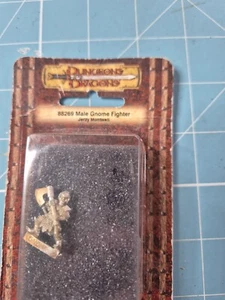 Male Gnome Fighter, 28 mm, D&D, Wizards of the Coast, new - Picture 1 of 3