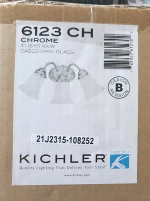 Kichler Independence 18 дюймов 3-ламповый хромированный светильник для туалетного столика со стеклом - Изображение 1 из 4