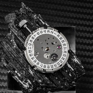 Original 8215 Automatic Movement 21 Jewels, Date at 3 + Extra Parts - Picture 1 of 20