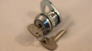 Schloss Werkzeugkasten Simson Habicht Sperber Star Spatz SR4 Serie Sitzbank - Bild 1 von 2