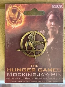 Die Tribute von Panem Mockingjay Pin authentische Requisite Replik NECA Lions Gate 2012 neu mit Etikett - Bild 1 von 5