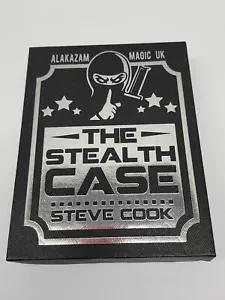 The Stealth Case di Steve Cook Alakazam Magic Regno Unito DVD e trucco magico - Foto 1 di 5