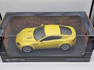 Aston Martin V8 Vantage Giallo 1:18 Hotwheels In Box - Immagine 1 di 4