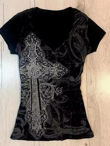 VINTAGE Y2K EMO/GOTH WOMENS GRAPHIC TOP - Picture 1 of 2