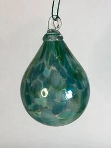 Glasauge Studio mundgeblasene Träne Birne blau grün gepunktet Knolle Ornament - Bild 1 von 6