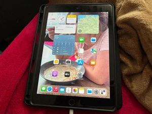 Apple iPad 6. Gen. 128GB, WLAN, (Entsperrt), 24,64 cm, (9,7 Zoll)... - Bild 1 von 6