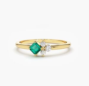 Solid 10K Yellow Gold With Emerald & Moissanites Women's Wedding Party Ring