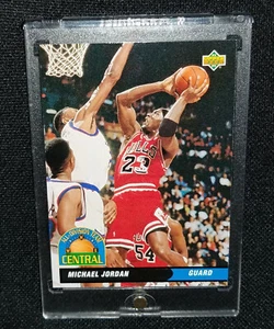 Inserto squadra Michael Jordan 1992-93 Upper Deck All-Division #AD9 Bulls HOF MJ - Foto 1 di 3