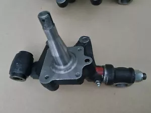 RH LH STUB AXLE CW KINGPIN top TRUNNION MGB btb764 btb765 GT roadster V8 62-80 - Picture 1 of 12