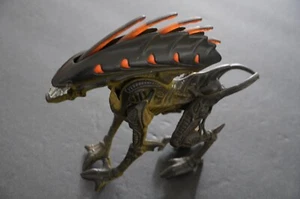 VTG 1994 KENNER ALIENS WILD BOAR ALIEN SERIES 3 8" ACTION FIGURE - Picture 1 of 5