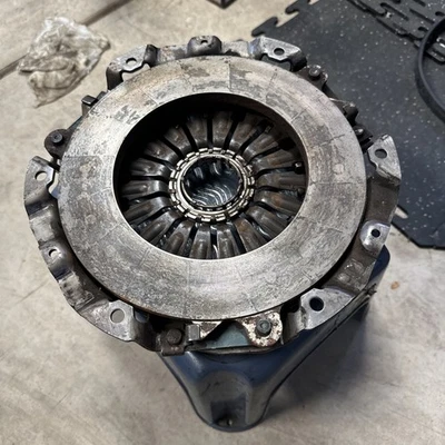 Placa de presión de embrague 30210AA630 para Subaru Impreza wrx 2004-05 2,0 L H4 Turbo Foto 1 de 4