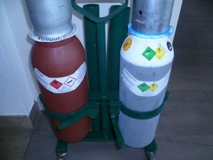 Sauerstoff Flasche 5 l & Acetylenflaschen mit Gestell, gebraucht, gefüllt - Bild 1 von 3