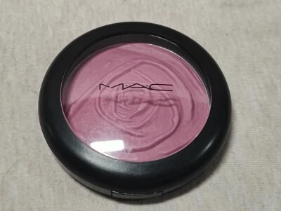 MAC BEAUTY POWDER SUMMER ROSE 0.38 oz/ROSE ROMANCE COLLECTION/NWOB {FREE SHIP} - Image 1 of 3
