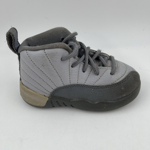 Scarpe da ginnastica Nike Boys Air Jordan 12 Retro TD grigio fresco stringate taglia 8C