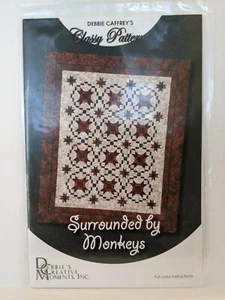 Trapunta Circondata da Scimmie Debbie Caffrey's Classy modelli 77 x 93 full size - Foto 1 di 2