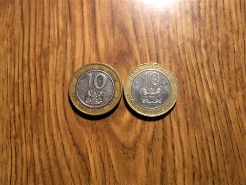 KENYA 10 SHILLINGS 1995 & 2010 TWO BI-METAL COINS (410ZZ) Cover