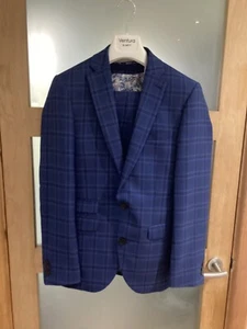 VENTURA SCHMALE PASSFORM BLAU KARIERT DREITEILIGER ANZUG mit GRAUER KRAWATTE & WEISSEM SHIRT. - Bild 1 von 13