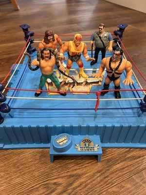 Anillo Hasbro WWF, Titan Sports Vintage (AZUL) Postes Cuadrados Cinturón Hulk Hogan Más Foto 1 de 4