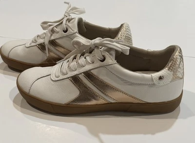 Zapatillas deportivas Naturalizer para mujer Medina punta redonda con cordones blancas doradas talla 9 informales  Foto 1 de 4