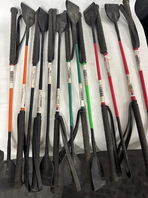 1 EE. UU. "Bate de equitación Whip 18"" mango de goma lazo de muñeca 2"" superior elige el color" Foto 1 de 4