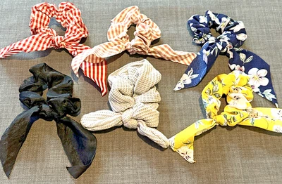 Lote de 6 Scrunchies SPRING PARK Cuadros Sólidos y Floral Estilo Lazo de Gasa Foto 1 de 4