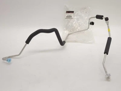 Nueva línea de condensador de CA original Mitsubishi 2018-2020 Eclipse Cross 7815B634 OEM Foto 1 de 4