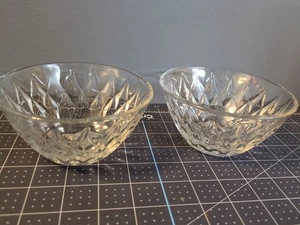 2 Vintage geschliffene Glasschale mit Blumensternform im Boden der Schale. 5” Diam & 2.5” Ht - Bild 1 von 13