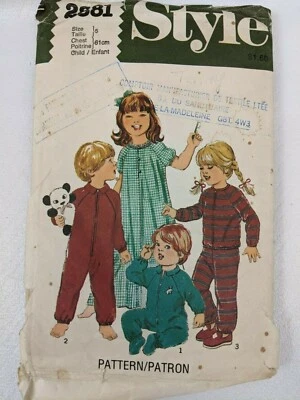 Style Pattern Sleepsuit Nightdress Child  Size 5 Pajamas - Image 1 of 3