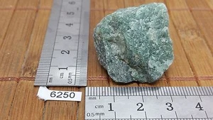 QUARTZ VERT pierre brute mineraux lithotherapie esoterisme collection reiki brut - Picture 1 of 1