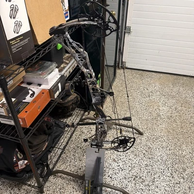 Used Mathews Lift 29.5 RH optifade elevation 11 Package - Image 1 of 4