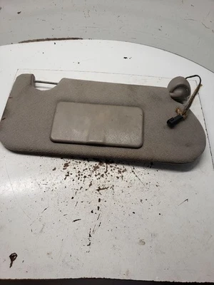 Parasol derecho usado se adapta a: Gmc Envoy 2004 con iluminación grado derecho A Foto 1 de 4