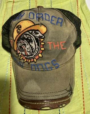 Sombrero True Religion Bulldog Bordado Verde "Orden de los Perros Diablo Está Usado Foto 1 de 4