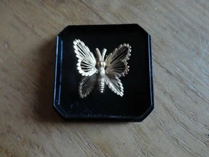 BUTTERFLY BROOCH gold colour filigree style metal delicate Monet - Picture 1 of 2