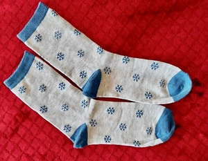 NWOT CUTE PAIR OF LADIES CHRISTMAS SOCKS~~SIZE Small FREE SHIPPING - Picture 1 of 1