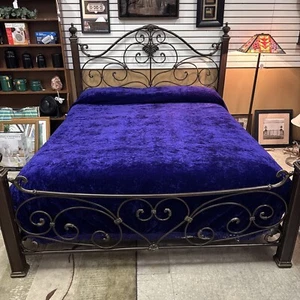 JCPenney 1970’s Royalty Dual King Purple Crushed Velvet Bedspread W/ Fringe - Picture 1 of 13