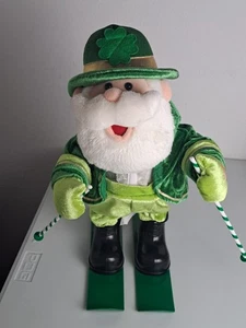 Dipartimento 56 Folletto Sciatore Babbo Natale Rockin' Rollers Alto 14" Peluche *COSÌ COM'È* - Foto 1 di 8