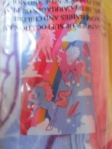 Toalla de playa niños secado rápido 28" X 58" etiquetas estampadas unicornios - Imagen 1 de 5