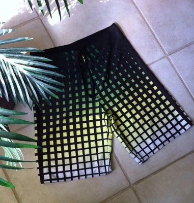  Pantalones cortos Burnside Board para hombre talla 34 verde a cuadros Foto 1 de 4