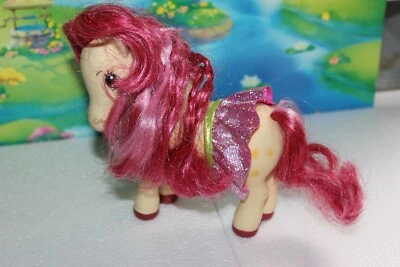 Pastel corto de fresa bayas a flores pony manchado caballo compañeros de juego '06 Foto 1 de 4